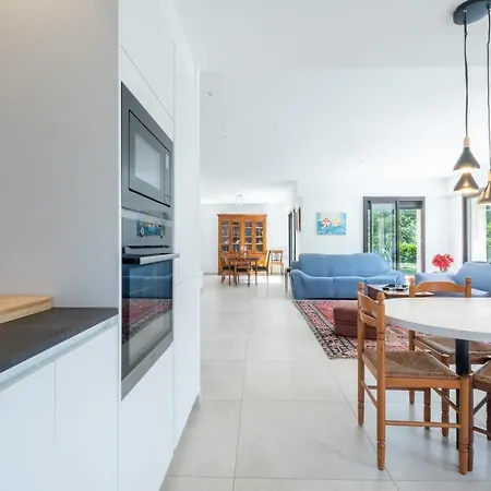 Вилла Calm Family House With Swimming Pool *