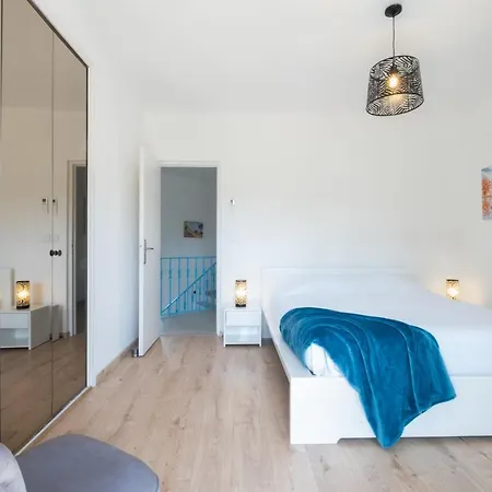 Calm Family House With Swimming Pool Вилла Антиб